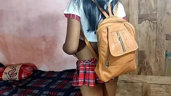 再生 村の外からやってきた少女は、使用人のヒンディー語の声で犯された