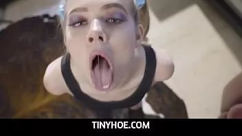 Putar Tinyhoe- remaja pirang mungil bercinta dengan pelatih untuk mendapatkan tempat di tim - coco lovelock