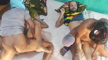 play Sexo de coño apretado con sus grandes pollas cuarteto sexo deshi de novia y novio