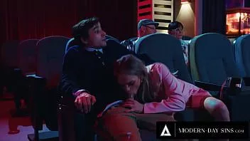 play Les péchés des temps modernes - les adolescents pervers font l'amour en public dans une salle de cinéma et se font prendre ! avec athéna faris