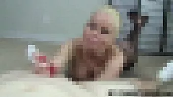 play Voglio strofinare i miei piedi coperti a rete sul tuo cazzo joi