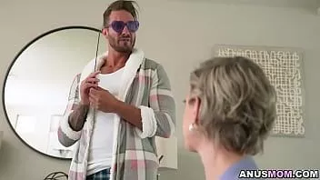 Redare Dee williams ia penisul lui Quinton în toate cele trei găuri ale ei