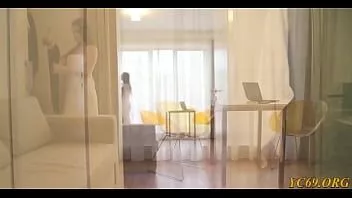Redare Tânăra tânără zena se bucură de hardcore