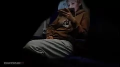 Abspielen Öffentlicher Orgasmus enthüllt: Die versteckte Zugmasturbation eines Teenagers vor der Kamera gefilmt