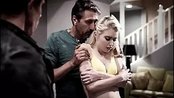 Reproduzir Filha mimada recebe uma surpresa de seu padrasto e tio - filme completo no freetaboo.net