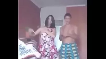 play Lei mette il suo cuore nel succhiare questo cazzo