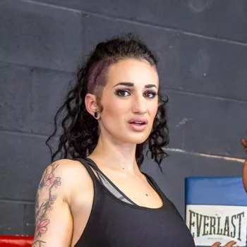 Pornstar Arabelle Raphael